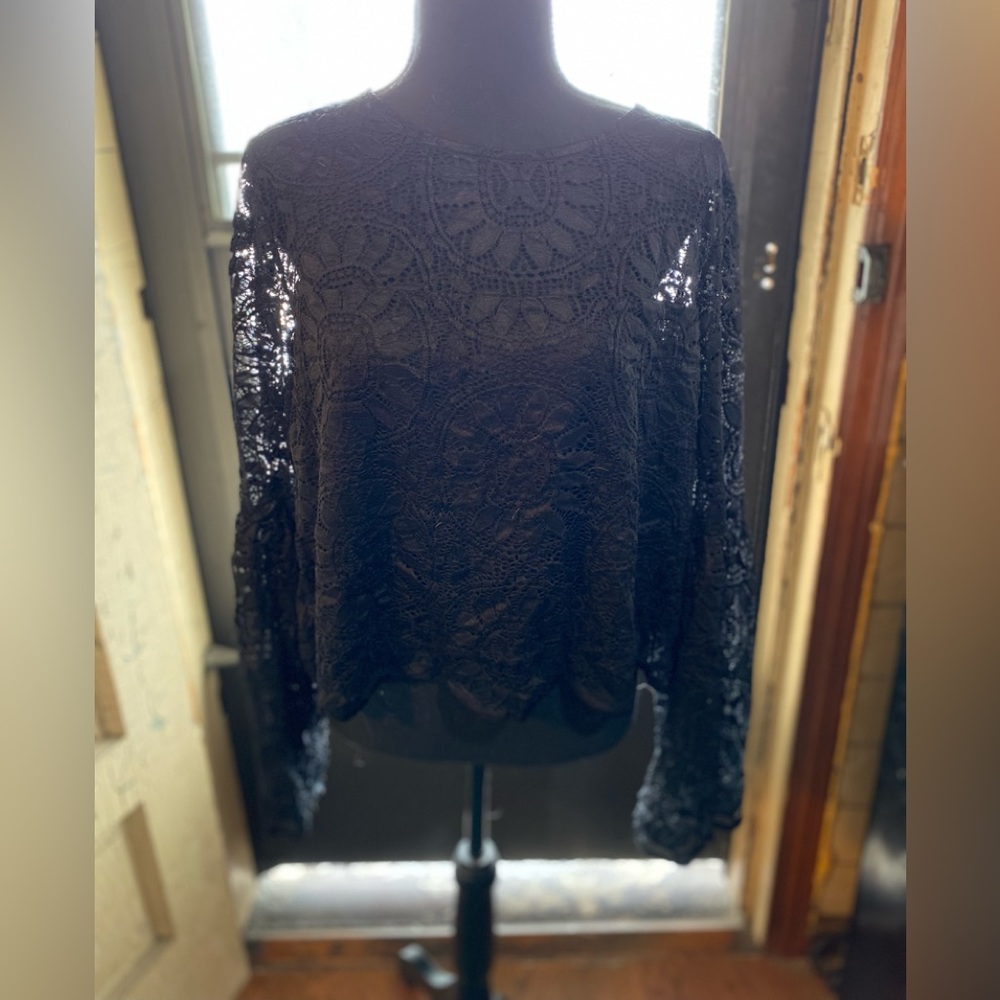Cute black tunic top.